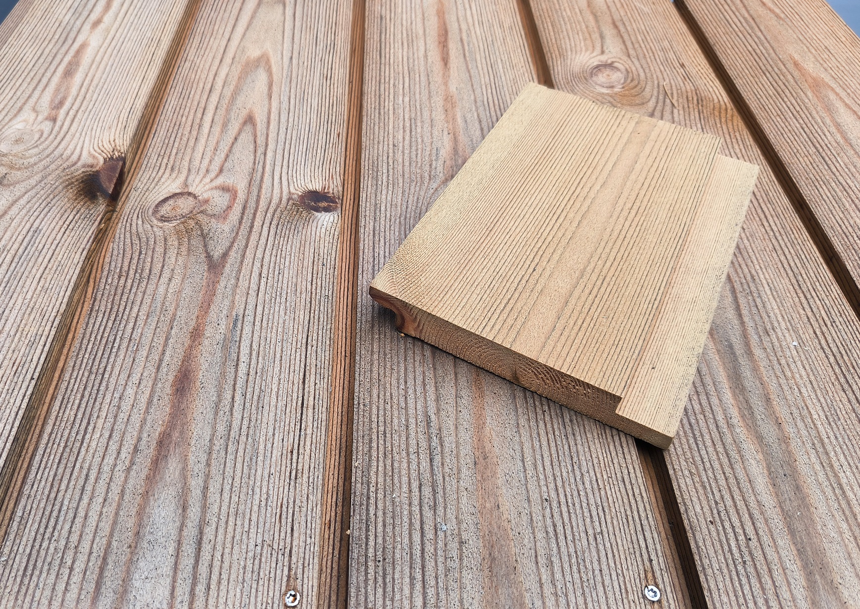 22x145 mm Craftwood Wechselfalz Profil B Sägefein, DB:130 mm, natur senkrecht Leinöl-imprägniert