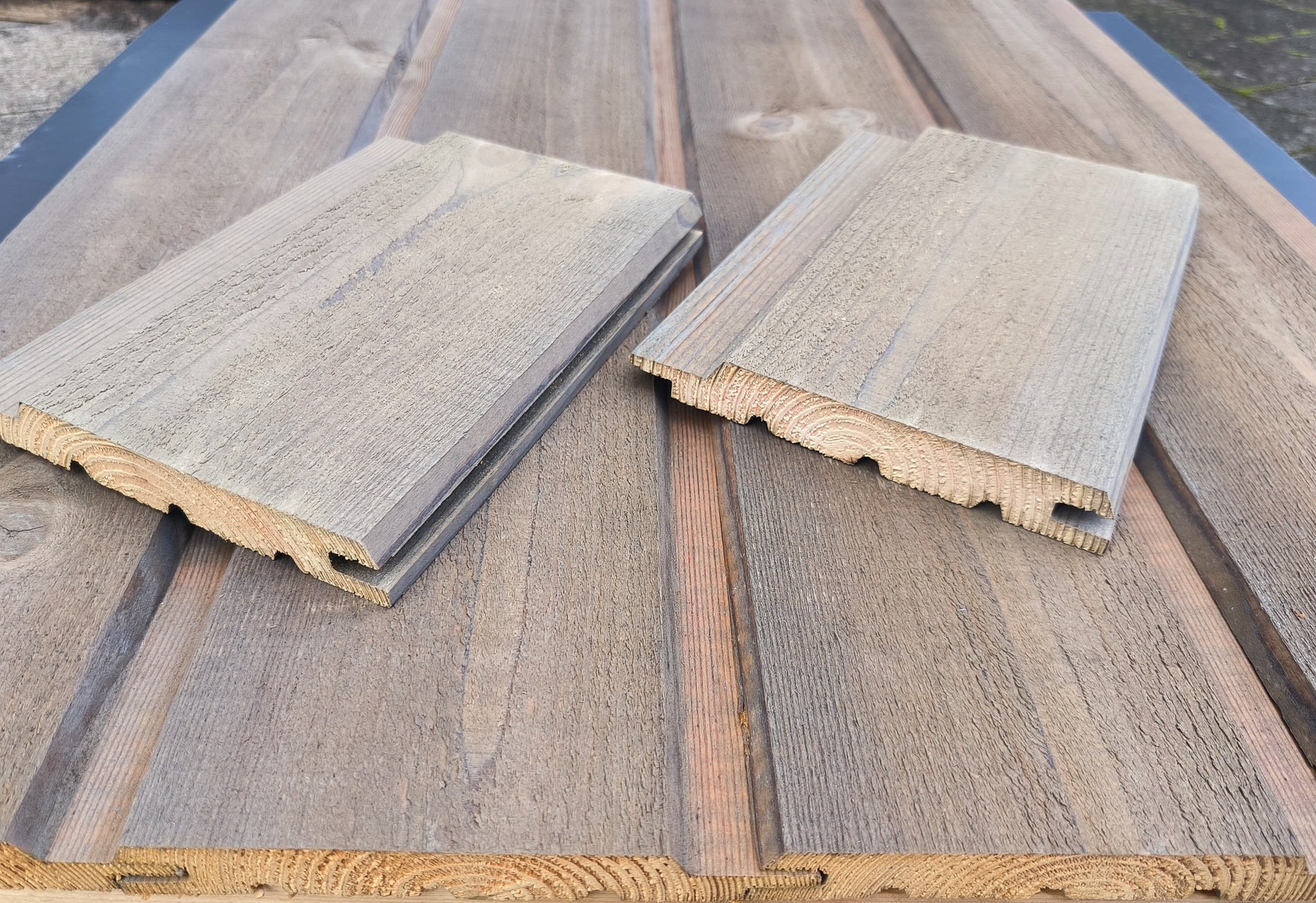 22x145 mm  Craftwood Fassade Profil D N+F, Sägefein DB:130 mm, grau waagerecht Leinöl-imprägniert