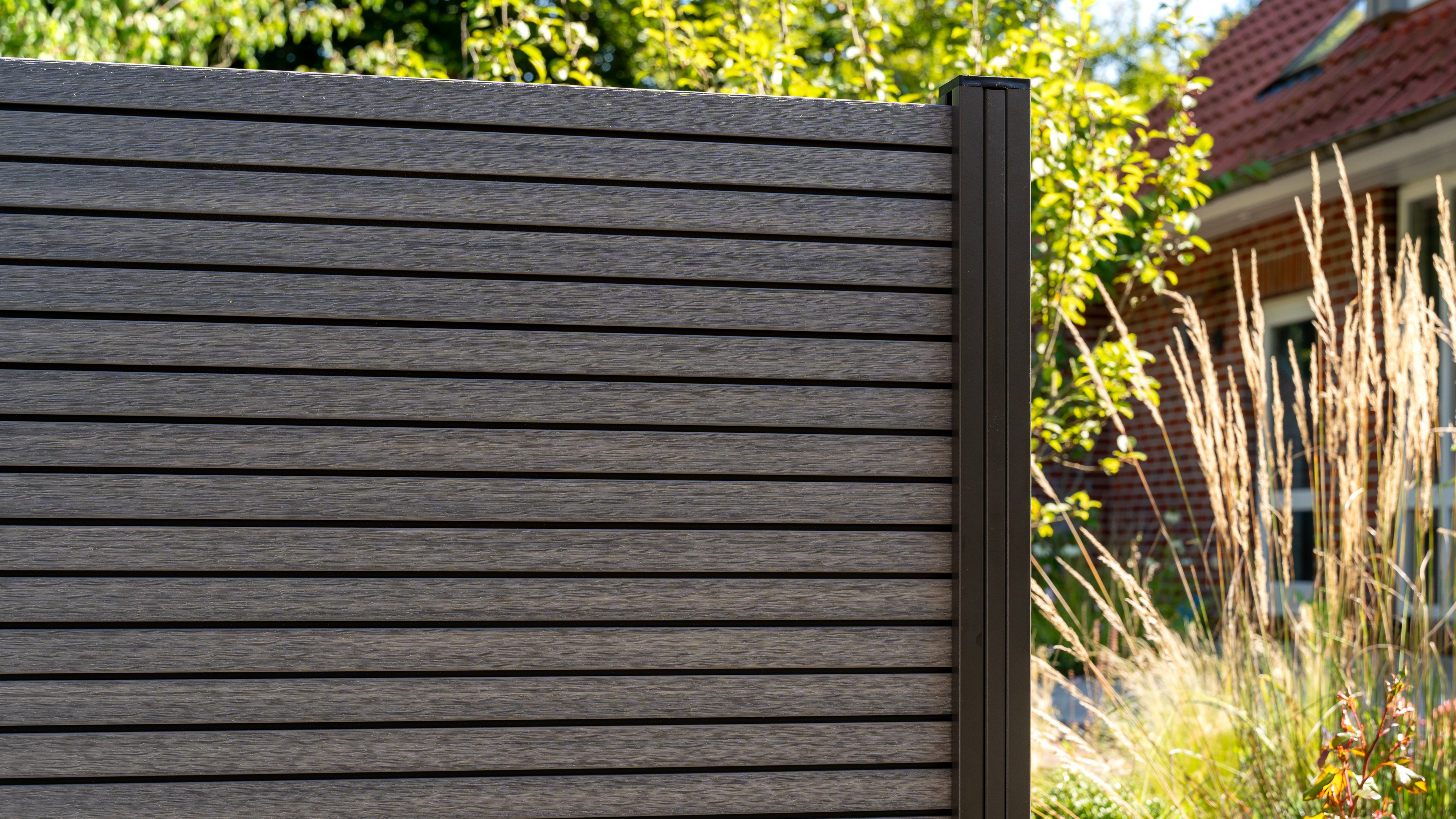 GartenLand Sichtschutz Zaun BPC Shadowline  180x180cm - Amethystgrau mit schwarzer Feder